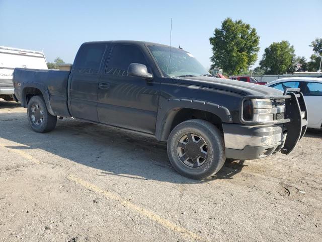 2GCEK19T831126182 - 2003 CHEVROLET SILVERADO K1500 BLACK photo 4