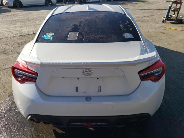 JF1ZNAA1XJ8700980 - 2018 TOYOTA 86 WHITE photo 6