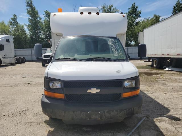 1GBJG31K581105144 - 2008 CHEVROLET EXPRESS G3 WHITE photo 5