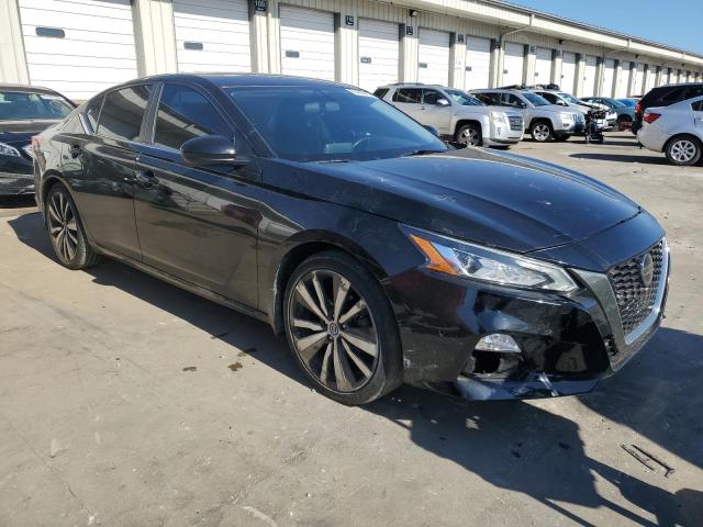 1N4BL4CV1KC155825 - 2019 NISSAN ALTIMA SR BLACK photo 4