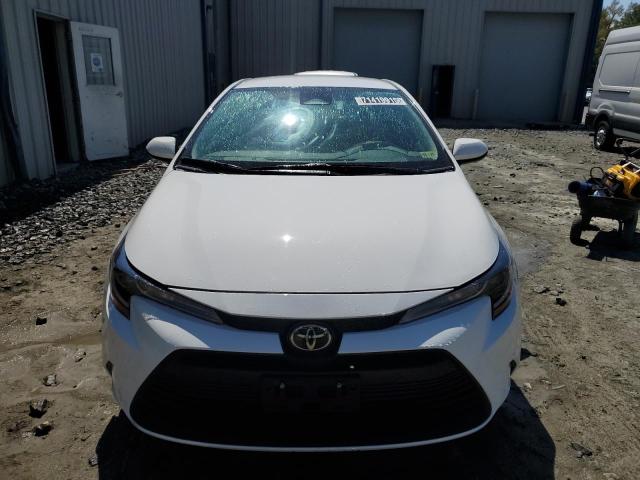 5YFB4MDE9RP228365 - 2024 TOYOTA COROLLA LE أبيض صورة 5