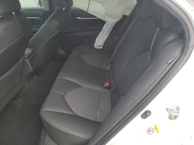 4T1B11HK8JU063211 - 2018 TOYOTA CAMRY L WHITE photo 10