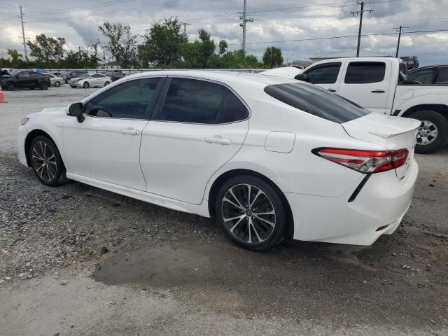 4T1B11HK8JU063211 - 2018 TOYOTA CAMRY L WHITE photo 2