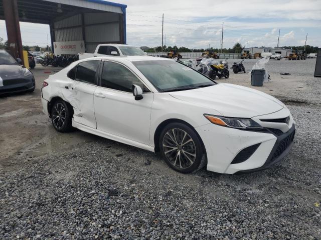 4T1B11HK8JU063211 - 2018 TOYOTA CAMRY L WHITE photo 4