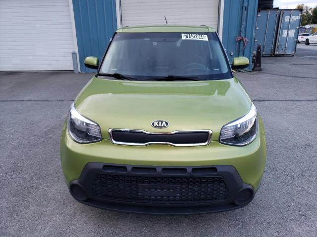 KNDJN2A27F7761433 - 2015 KIA SOUL GREEN photo 5