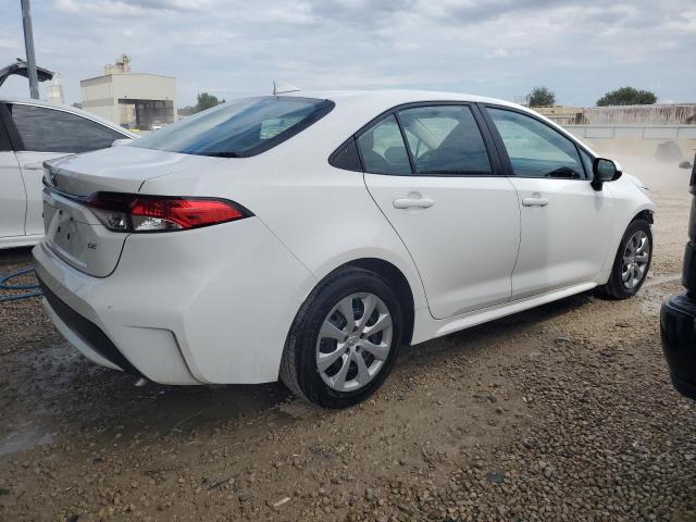 5YFEPMAE5MP200838 - 2021 TOYOTA COROLLA LE WHITE photo 3
