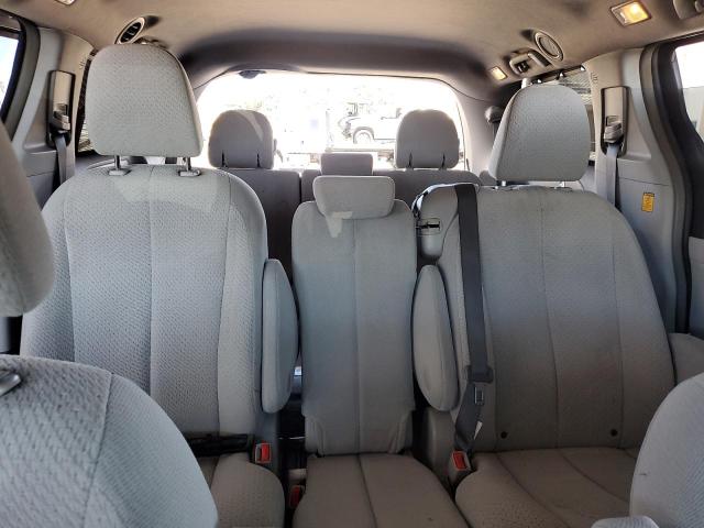 5TDKK3DC8CS198675 - 2012 TOYOTA SIENNA LE GRAY photo 10