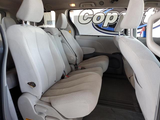 5TDKK3DC8CS198675 - 2012 TOYOTA SIENNA LE GRAY photo 11