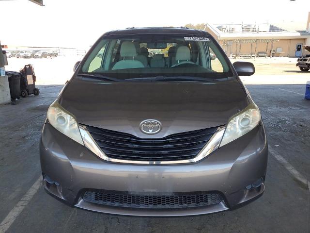 5TDKK3DC8CS198675 - 2012 TOYOTA SIENNA LE GRAY photo 5