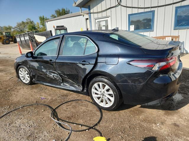 4T1C11AK1NU621601 - 2022 TOYOTA CAMRY LE BLACK photo 2