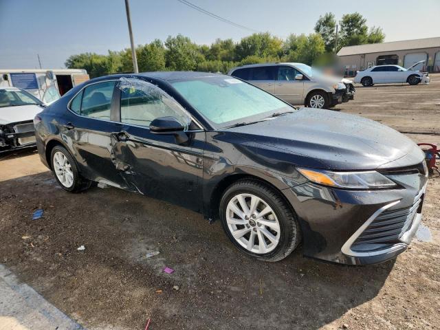 4T1C11AK1NU621601 - 2022 TOYOTA CAMRY LE BLACK photo 4