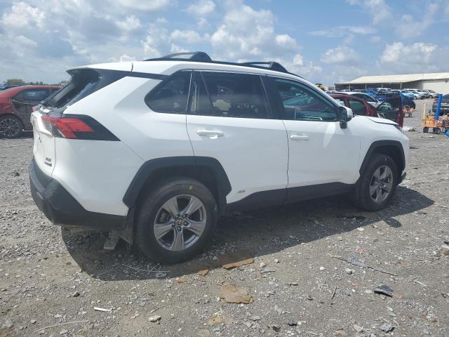 4T3RWRFV0RU122170 - 2024 TOYOTA RAV4 XLE WHITE photo 3