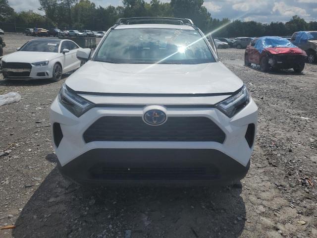 4T3RWRFV0RU122170 - 2024 TOYOTA RAV4 XLE WHITE photo 5