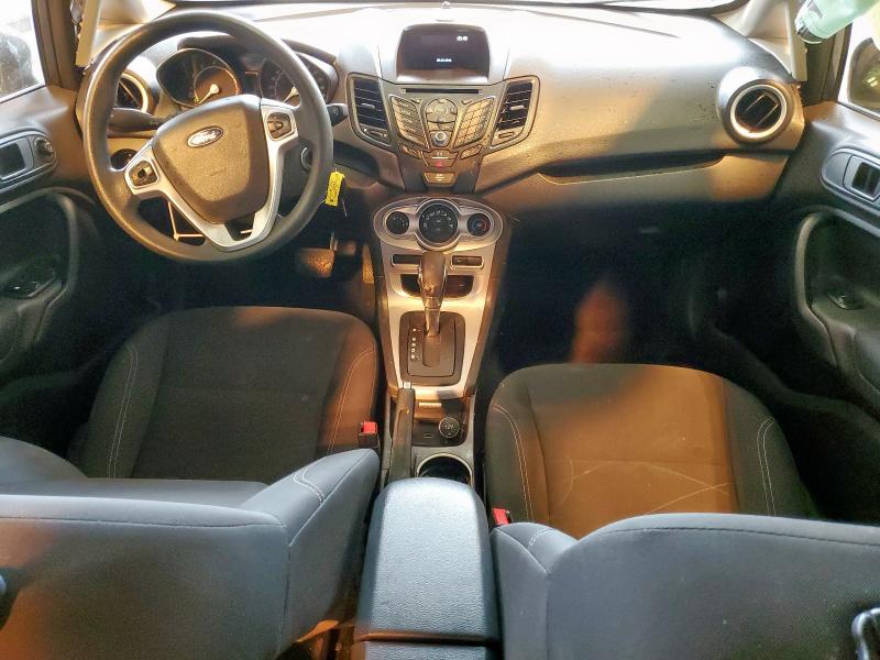 3FADP4BJ5JM134565 - 2018 FORD FIESTA SE 灰色 照片 8