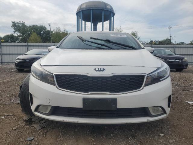3KPFL4A89HE054185 - 2017 KIA FORTE EX WHITE photo 5
