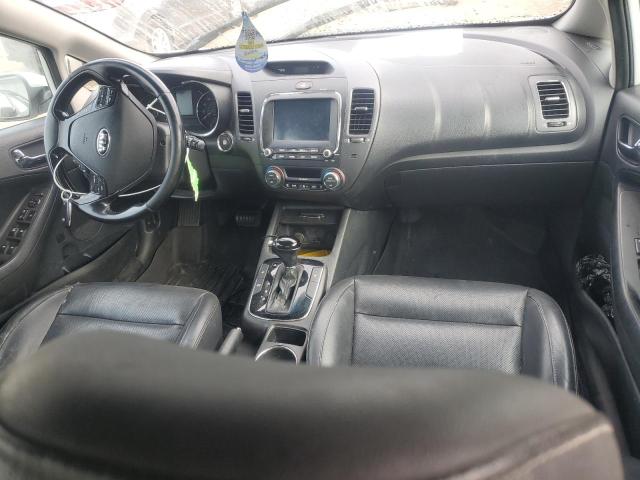 3KPFL4A89HE054185 - 2017 KIA FORTE EX WHITE photo 8