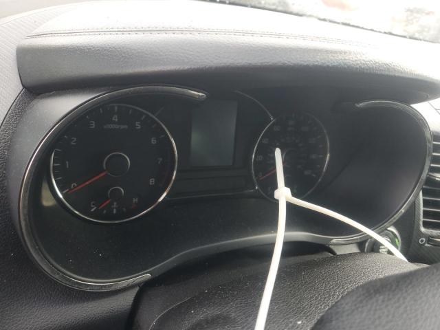 3KPFL4A89HE054185 - 2017 KIA FORTE EX WHITE photo 9