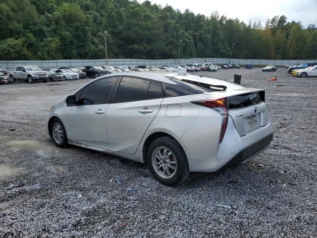 JTDKARFU1J3058588 - 2018 TOYOTA PRIUS SILVER photo 2