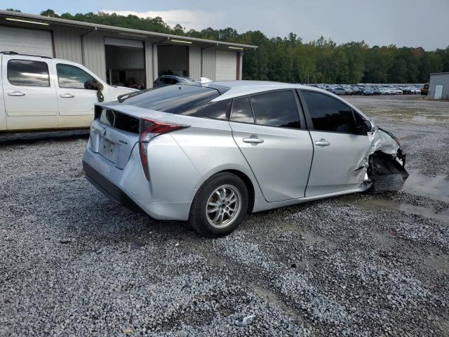 JTDKARFU1J3058588 - 2018 TOYOTA PRIUS SILVER photo 3
