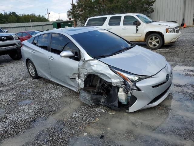 JTDKARFU1J3058588 - 2018 TOYOTA PRIUS SILVER photo 4