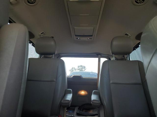 2V4RW3DG0BR805140 - 2011 VOLKSWAGEN ROUTAN SE WHITE photo 10