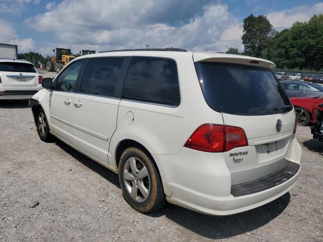 2V4RW3DG0BR805140 - 2011 VOLKSWAGEN ROUTAN SE WHITE photo 2
