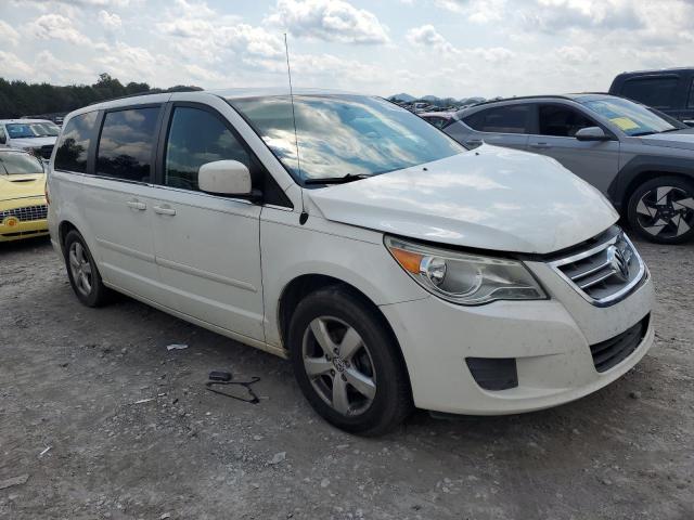 2V4RW3DG0BR805140 - 2011 VOLKSWAGEN ROUTAN SE WHITE photo 4