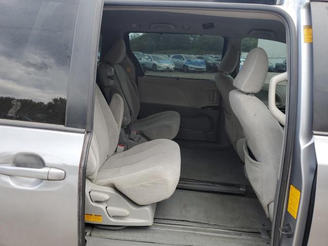 5TDKK3DC5DS334438 - 2013 TOYOTA SIENNA LE SILVER photo 11
