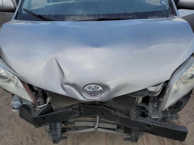 5TDKK3DC5DS334438 - 2013 TOYOTA SIENNA LE SILVER photo 12