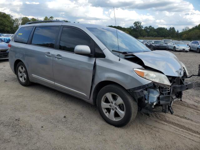 5TDKK3DC5DS334438 - 2013 TOYOTA SIENNA LE SILVER photo 4
