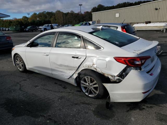 5NPE24AF3FH108411 - 2015 HYUNDAI SONATA SE WHITE photo 2