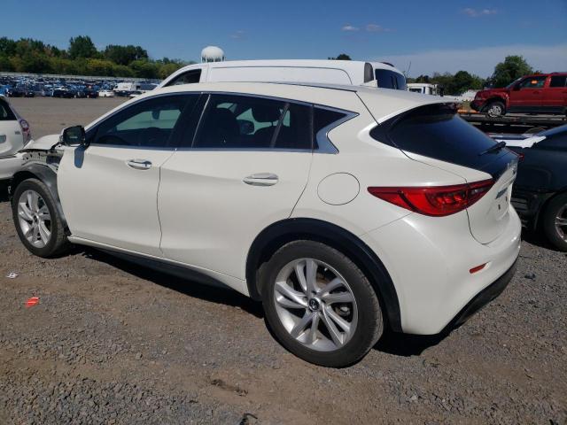 SJKCH5CP4JA045950 - 2018 INFINITI QX30 BASE Սպիտակ լուսանկար 2