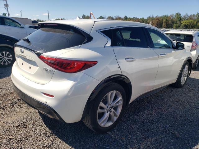 SJKCH5CP4JA045950 - 2018 INFINITI QX30 BASE Սպիտակ լուսանկար 3