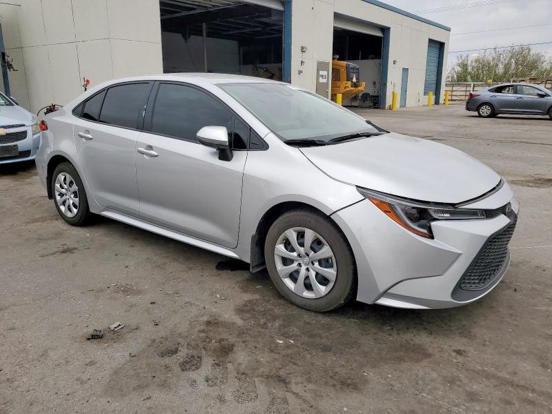JTDEPMAEXNJ229936 - 2022 TOYOTA COROLLA LE Silber Foto 4