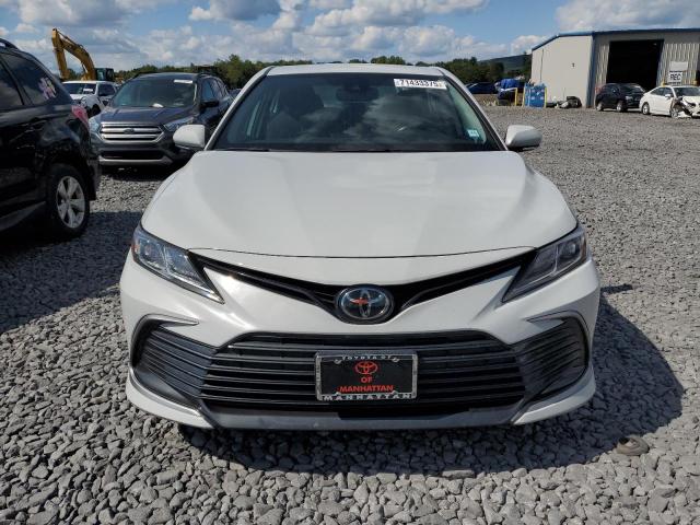 4T1R11BK5NU055998 - 2022 TOYOTA CAMRY LE 白色 照片 5