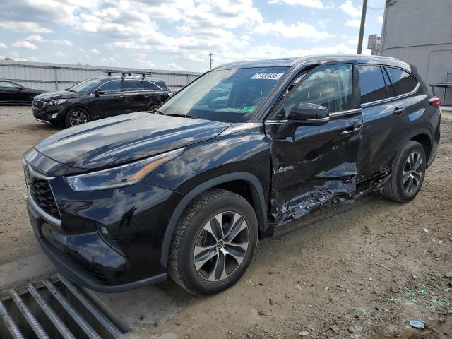 2022 TOYOTA HIGHLANDER XLE, 