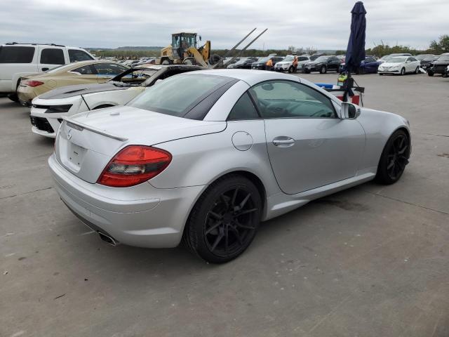 WDBWK5EA0AF232128 - 2010 MERCEDES-BENZ SLK 300 SILVER photo 3