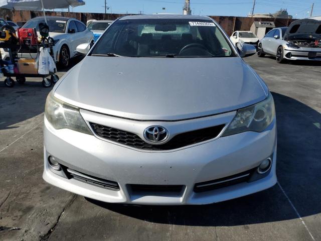 4T1BK1FK1CU008358 - 2012 TOYOTA CAMRY SE ვერცხლისფერი ფოტო 5