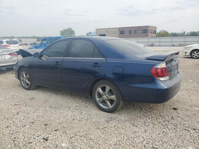 4T1BA32K55U509549 - 2005 TOYOTA CAMRY SE BLUE photo 2