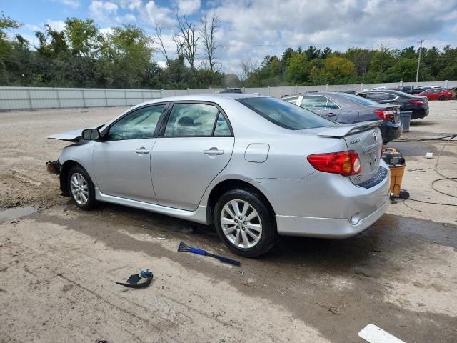 1NXBU4EEXAZ259805 - 2010 TOYOTA COROLLA BASE ვერცხლისფერი ფოტო 2