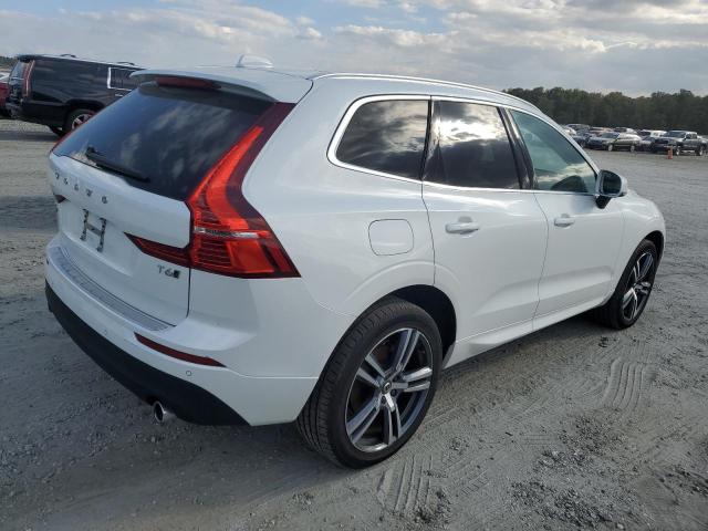 YV4A22RK0M1689288 - 2021 VOLVO XC60 T6 MOMENTUM WHITE photo 3