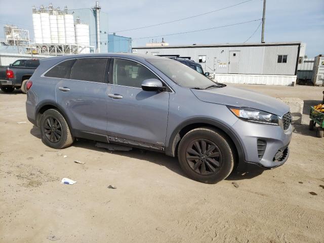 5XYPGDA57LG613811 - 2020 KIA SORENTO S GRAY photo 4