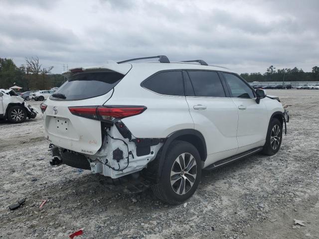 5TDGZRBH2NS163412 - 2022 TOYOTA HIGHLANDER XLE WHITE photo 3