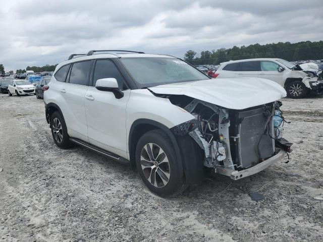 5TDGZRBH2NS163412 - 2022 TOYOTA HIGHLANDER XLE WHITE photo 4
