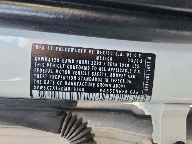 3VW5X7AT5DM816608 - 2013 VOLKSWAGEN BEETLE WHITE photo 12