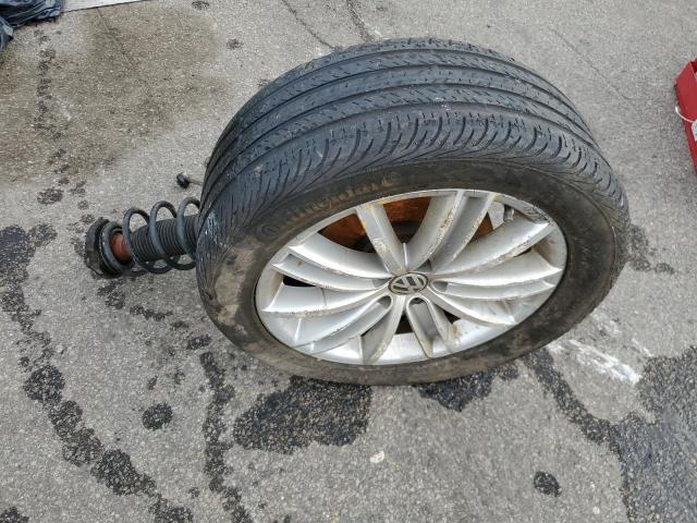 WVGAV3AX7EW563226 - 2014 VOLKSWAGEN TIGUAN S SILVER photo 13