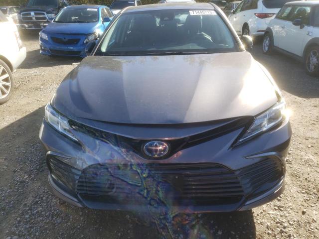 4T1C31AK0MU025503 - 2021 TOYOTA CAMRY LE GRAY photo 5