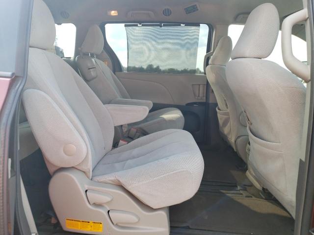 5TDKK3DC8DS355607 - 2013 TOYOTA SIENNA LE 红色 照片 11