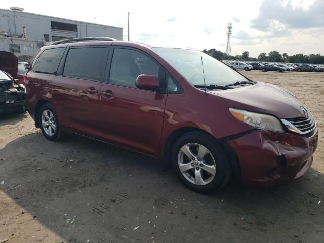 5TDKK3DC8DS355607 - 2013 TOYOTA SIENNA LE 红色 照片 4