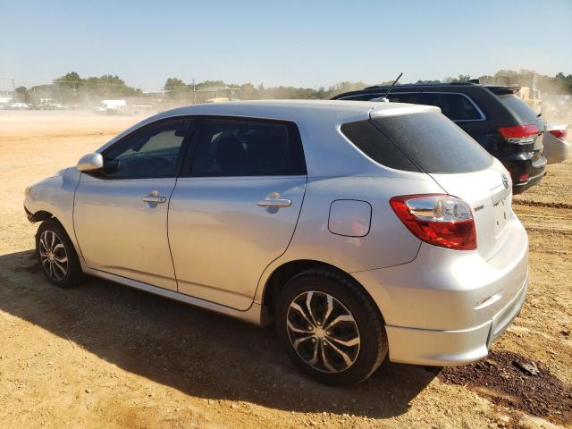 2T1KU4EE8AC451256 - 2010 TOYOTA MATRIX SILVER photo 2